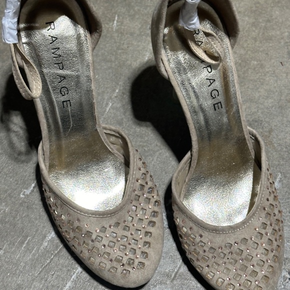 Shoes - Picture 4 of 5